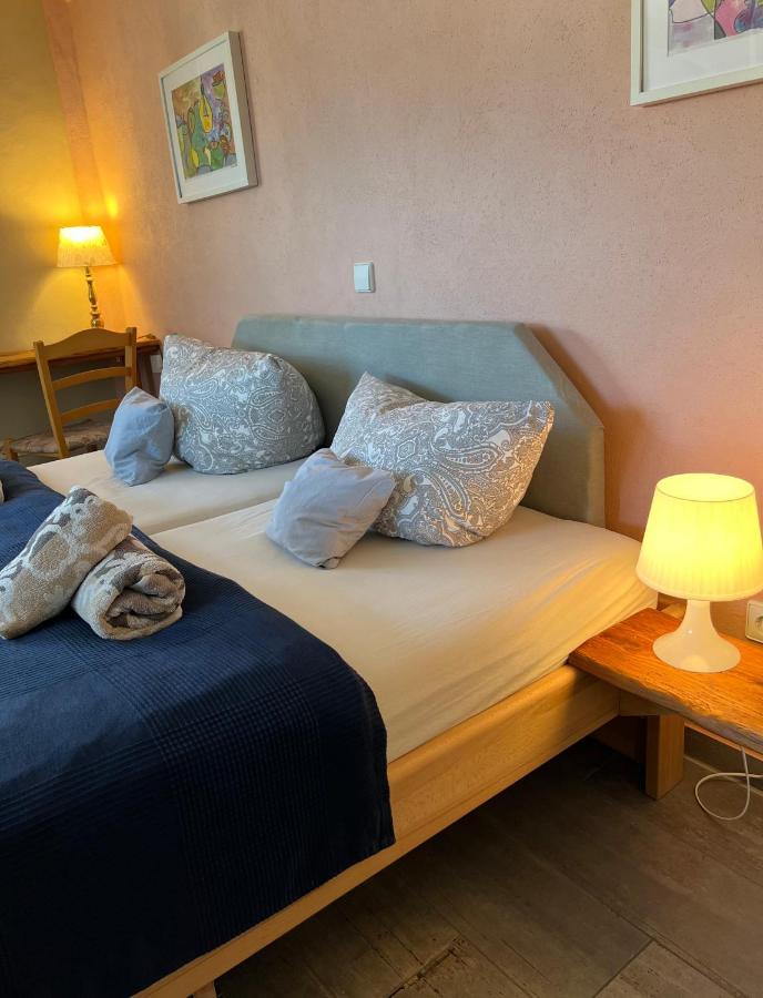 Gemuetliche Gaestezimmer In Einem Neu Sanierten Fachwerkhaus ザクセンハイム エクステリア 写真