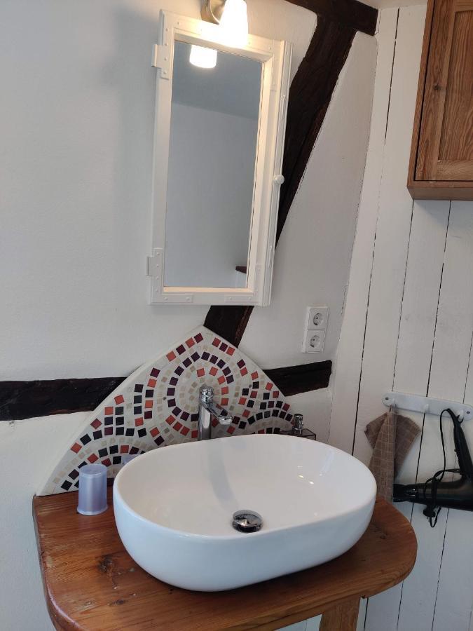 Gemuetliche Gaestezimmer In Einem Neu Sanierten Fachwerkhaus ザクセンハイム エクステリア 写真