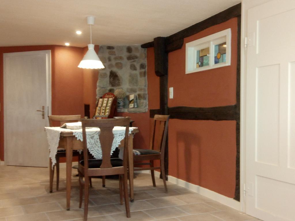 Gemuetliche Gaestezimmer In Einem Neu Sanierten Fachwerkhaus ザクセンハイム エクステリア 写真